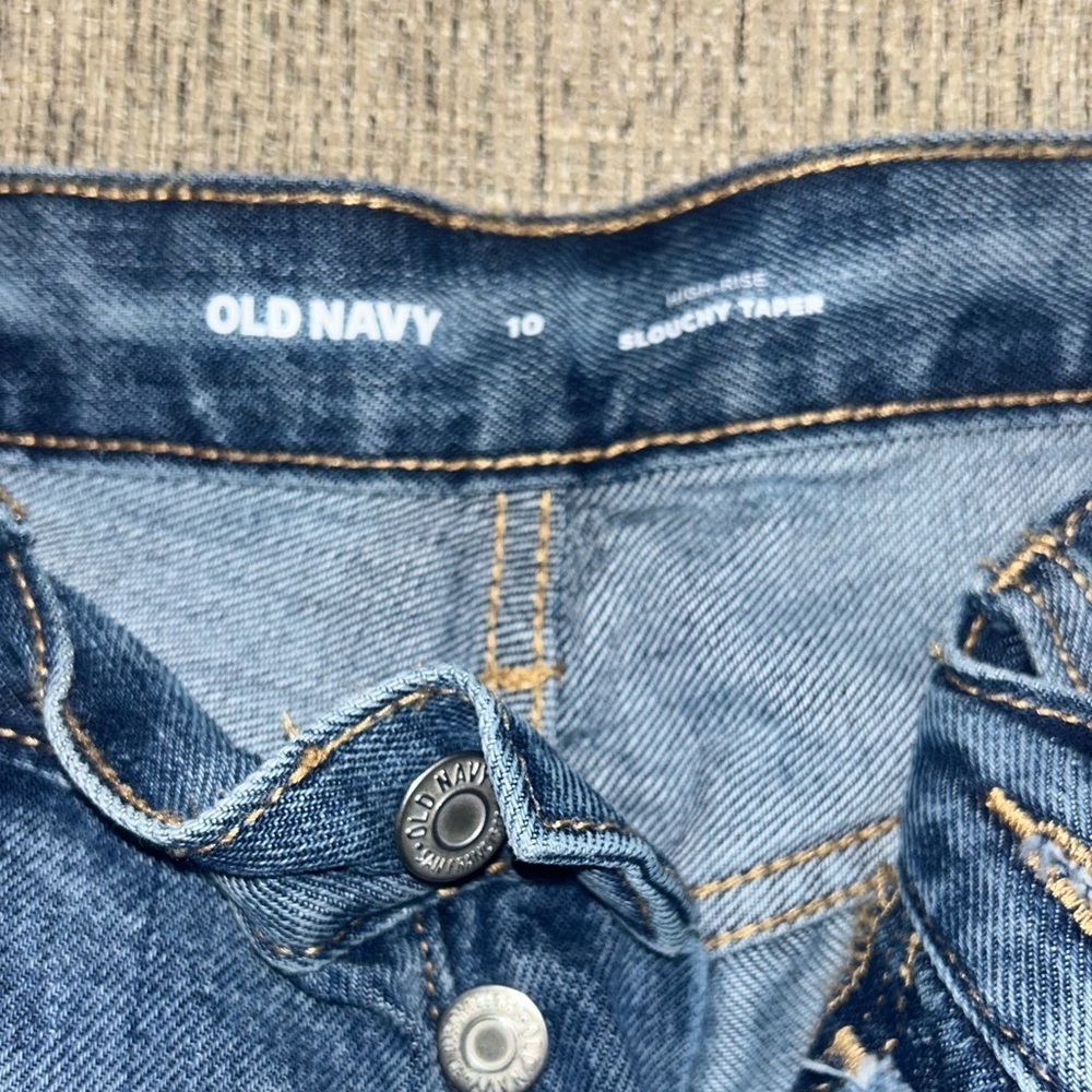 Old Navy Women's Relaxed Jeans in Blue - Picture 3 of 5